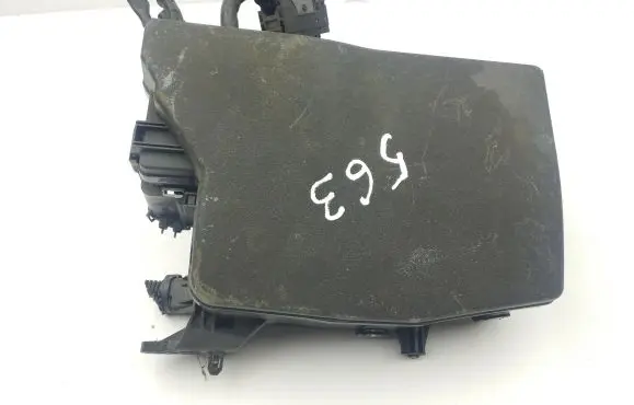 Toyota Avensis T270 Fuse module 8211505A30