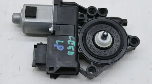 KIA Ceed Front door window regulator motor 82450J7010ORYGINA