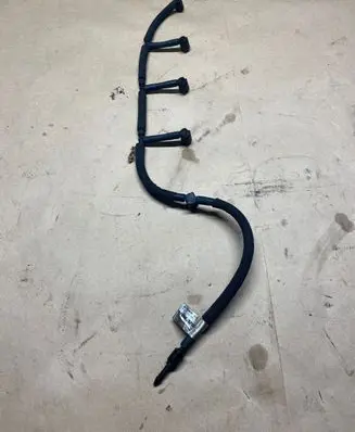Volvo V40 Fuel injector supply line/pipe 31321198 0445130003
