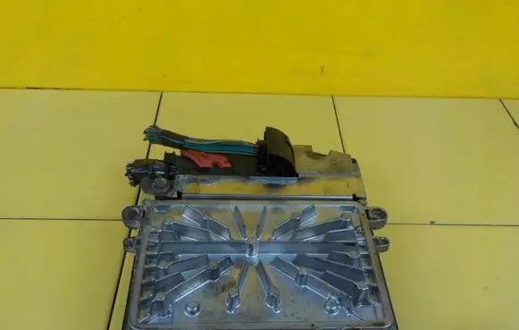 Ford Kuga I Engine control unit/module 9V4N12A650AE 3HTR37