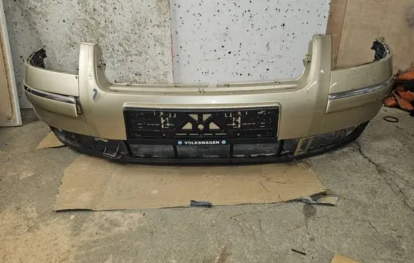 Volkswagen PASSAT B5 Front bumper 3B0807221E