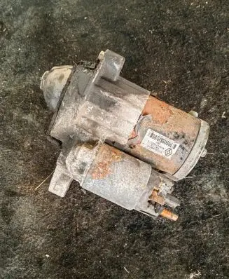 Nissan Juke I F15 Starter motor 233006867R