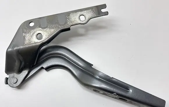 Engine bonnet/hood hinges