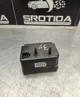 Mercedes-Benz E W211 Central locking vacuum pump 0008003348 3132340148 A5998200010