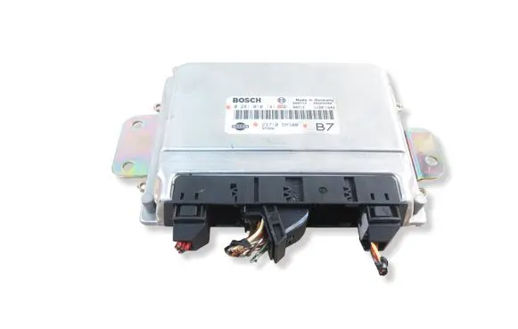 Nissan Almera N16 Engine control unit/module 0281010141 237105M300