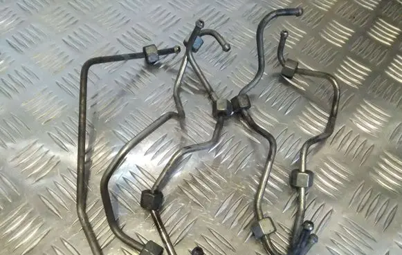 Citroen C4 I Fuel injector supply line/pipe 