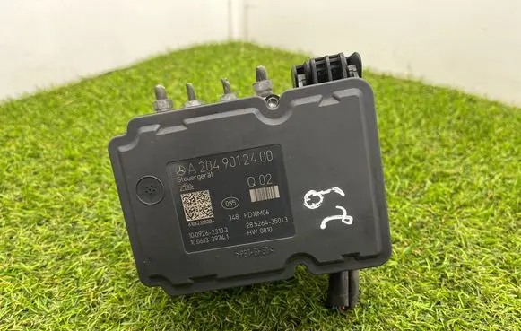 Mercedes-Benz C W204 ABS Pump A2049012400 10061339743 10092623103