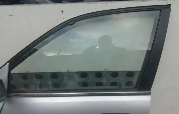 Suzuki Baleno EG Front door window glass four-door