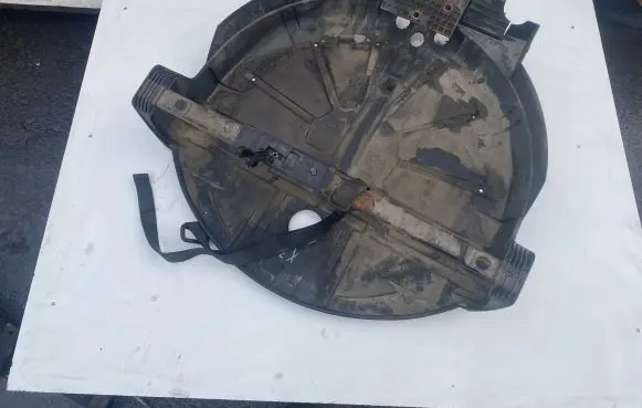 BMW X3 E83 Spare wheel mounting bracket 51713428665 3428685