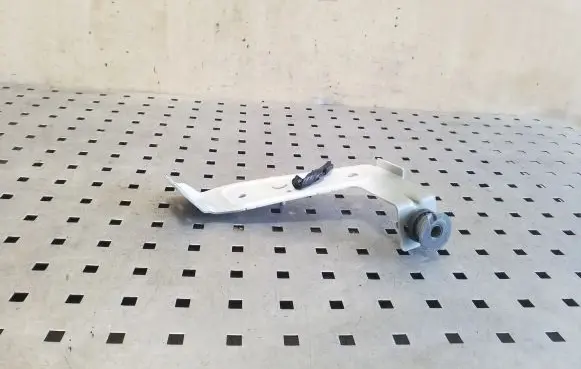 Volvo XC90 Fender mounting bracket