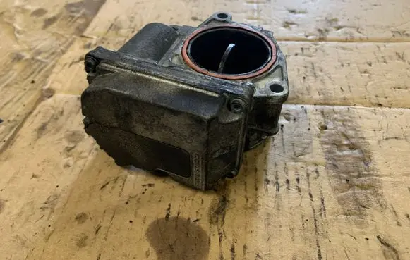 Volkswagen Touran I Throttle valve A2C53099815