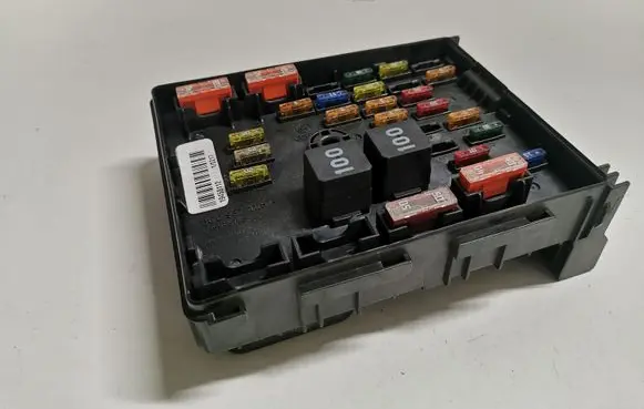 Volkswagen PASSAT CC Fuse box set 3C0937125A