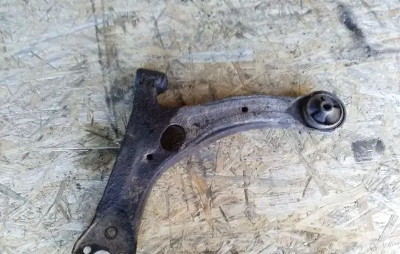 Toyota Avensis T250 Front lower control arm/wishbone