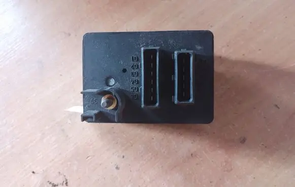 Peugeot 607 Glow plug pre-heat relay 0281003018