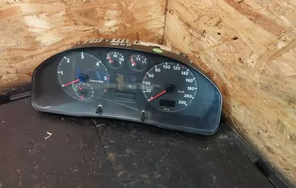 Audi A4 S4 B5 8D Speedometer (instrument cluster) 8D0919034X