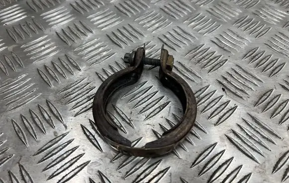 BMW M5 F90 Muffler mount bracket/holder 8064567
