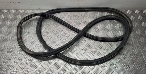 Porsche Macan (95B) Front door rubber seal 95B831721