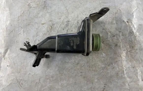 Audi A2 Power steering fluid tank/reservoir 8E0422373