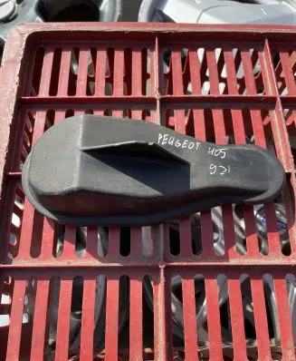 Peugeot 407 Headlight/headlamp dust cover