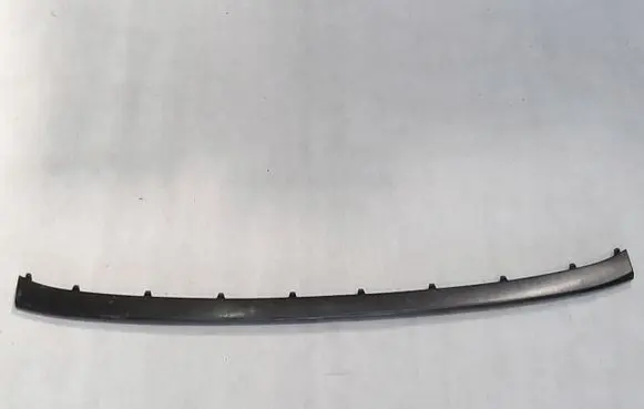 Front bumper splitter molding