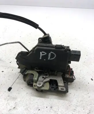 Volkswagen PASSAT B5.5 Front door lock