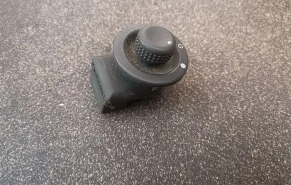 Wing mirror switch