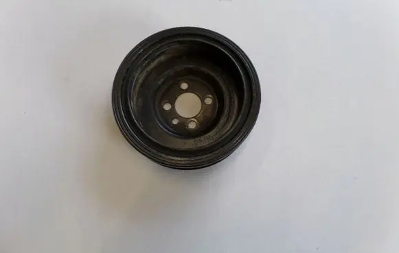 Seat Ibiza IV (6J,6P) Crankshaft pulley 038105243M