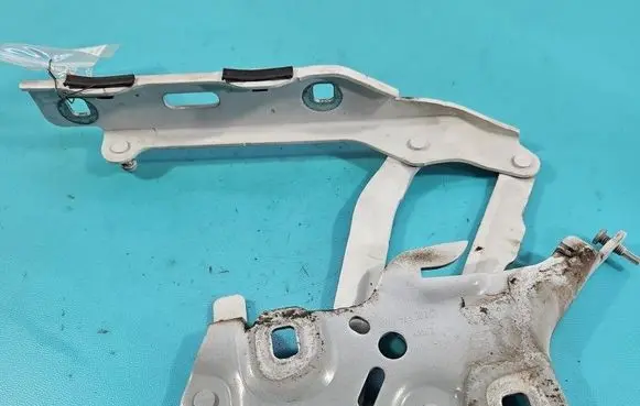 Audi A4 S4 B9 8W Engine bonnet/hood hinges 8W0823302D IMPRK1551873