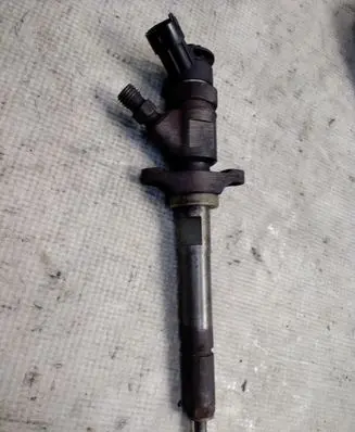 Peugeot 308 Fuel injector 0445110311