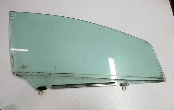 Toyota Avensis T270 Front door window glass four-door 