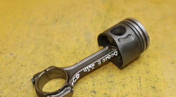 Fiat Doblo Piston with connecting rod