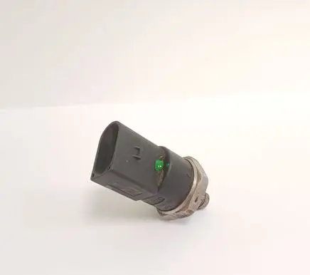 Volkswagen Golf V Fuel pressure sensor 06D906051A 0261545008