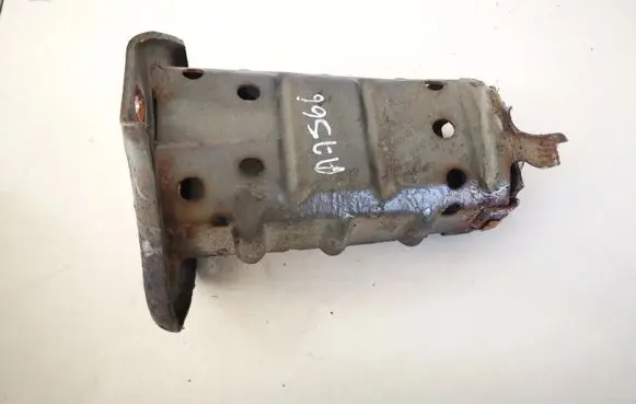 Honda Insight Front bumper mounting bracket