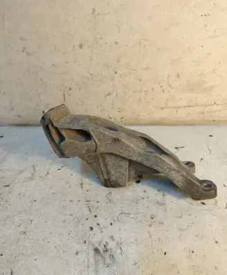Audi A6 C7 Engine mounting bracket 8K0199307