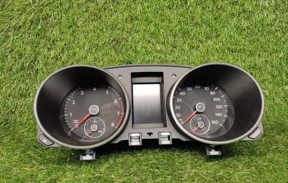 Volkswagen Golf VI Speedometer (instrument cluster) 5K0920960M