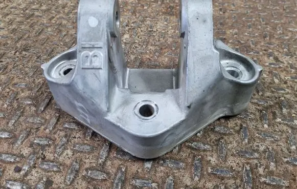 Nissan Qashqai Gearbox mounting bracket 038172