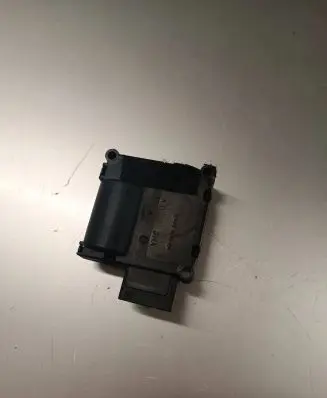 Audi A8 S8 D3 4E Air flap motor/actuator 4E0820511 0132801319