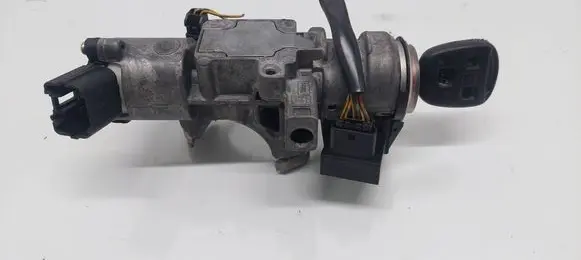 Toyota Avensis T250 Ignition lock 0501517
