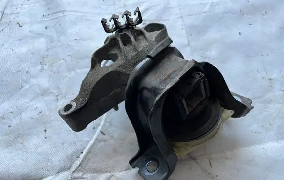 Renault Captur Engine mount vacuum valve 113758078R