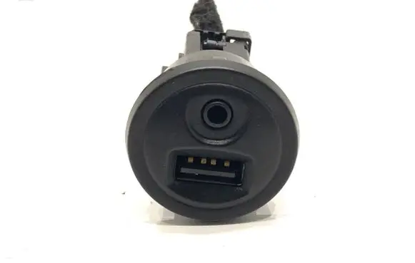 Peugeot 2008 I USB socket connector 9664795277