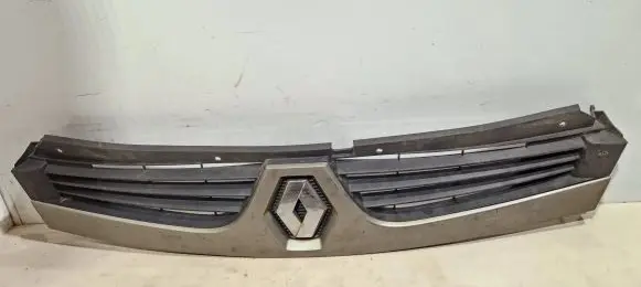 Renault Master II Front bumper upper radiator grill 8200426365