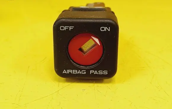 Passenger airbag on/off switch