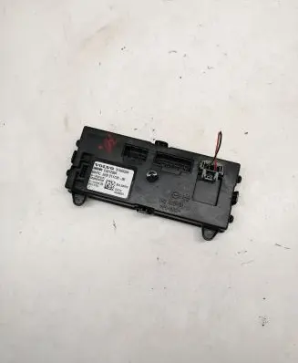 Volvo XC90 Fan control module 31455334