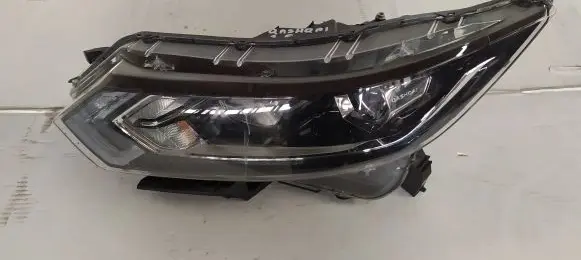 Nissan Qashqai Headlight/headlamp 10019009