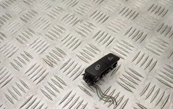 Mercedes-Benz E W212 Central locking switch button A2048706410