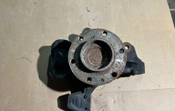 Mercedes-Benz Sprinter W906 Front wheel hub A906332
