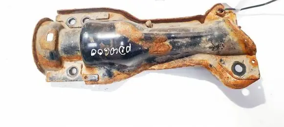 Engine mounting bracket