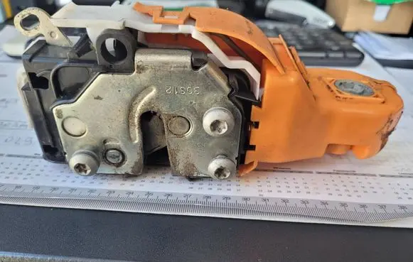 Ford Ka Front door lock 51794369