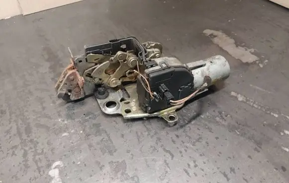 Mercedes-Benz E W210 Tailgate/trunk/boot lock/catch/latch A2107400536 0390201678