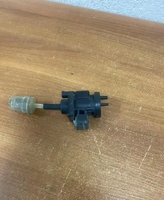 Mercedes-Benz E W210 EGR valve A0005450527 E352